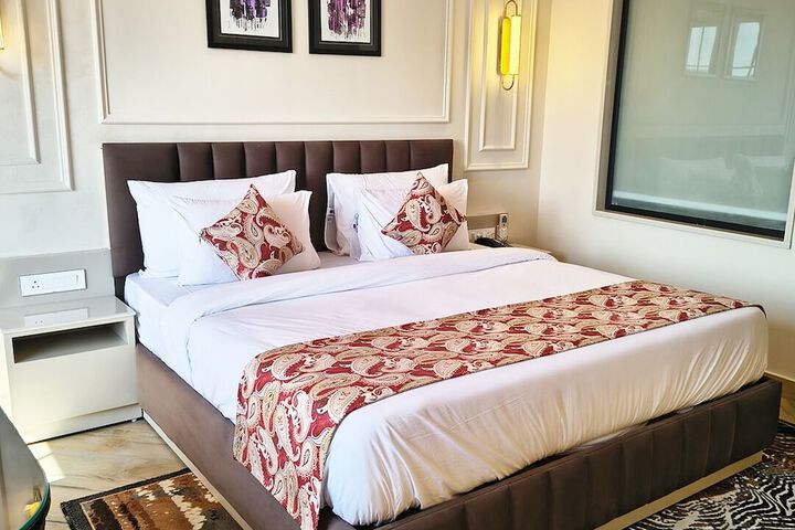 Room 9 of 48