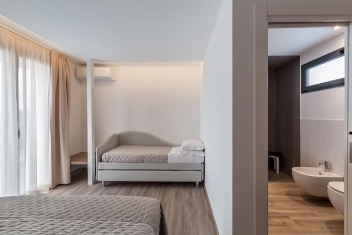 Room 13 of 74