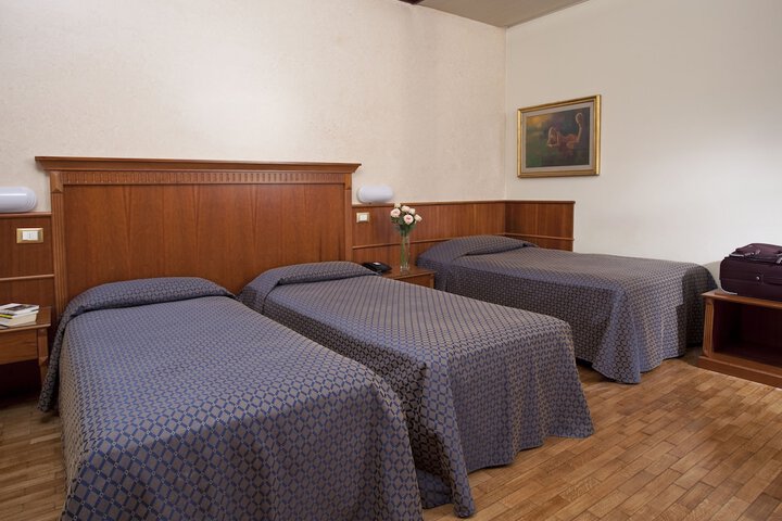 Room 3 of 40