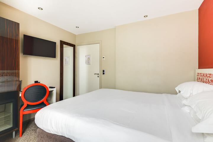 Room 7 of 42