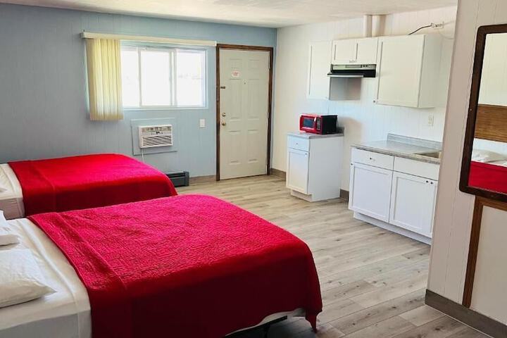 Room 4 of 9