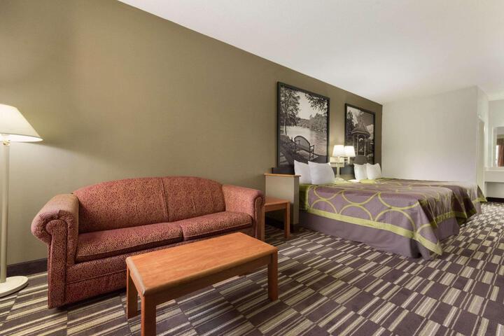 1 King Bed (4 of 9)