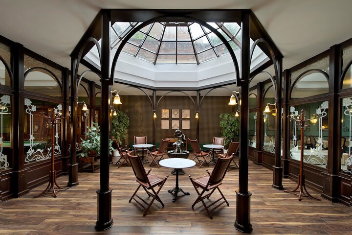 Entrance & Lobby