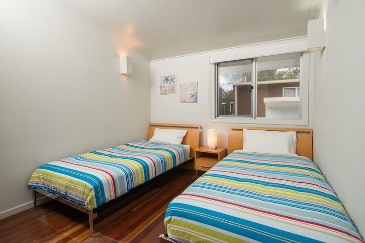 Room 25 of 103