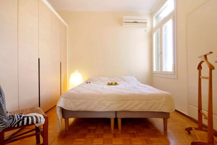 Room 6 of 19