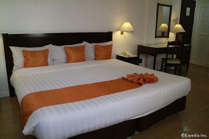 Room 41 of 77