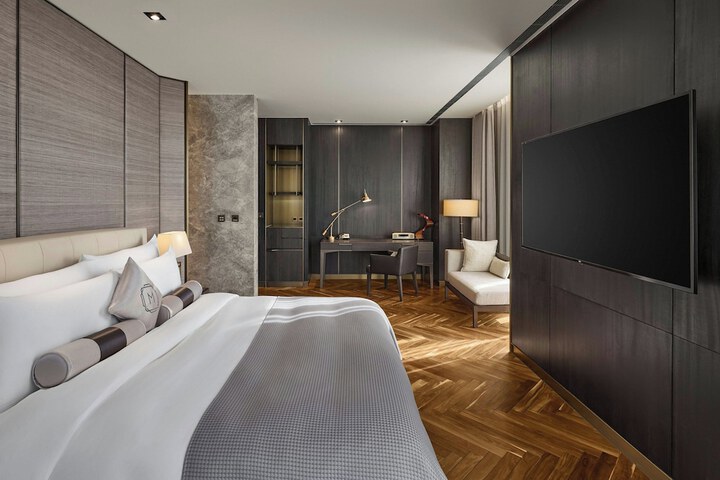 Room 26 of 80