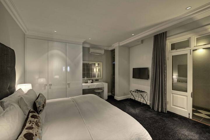 Room 27 of 77