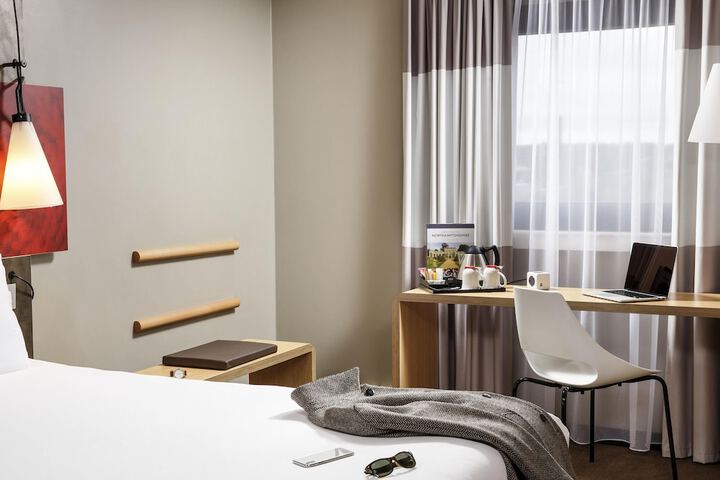 Room 8 of 38