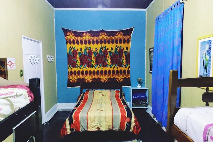 Room 6 of 33