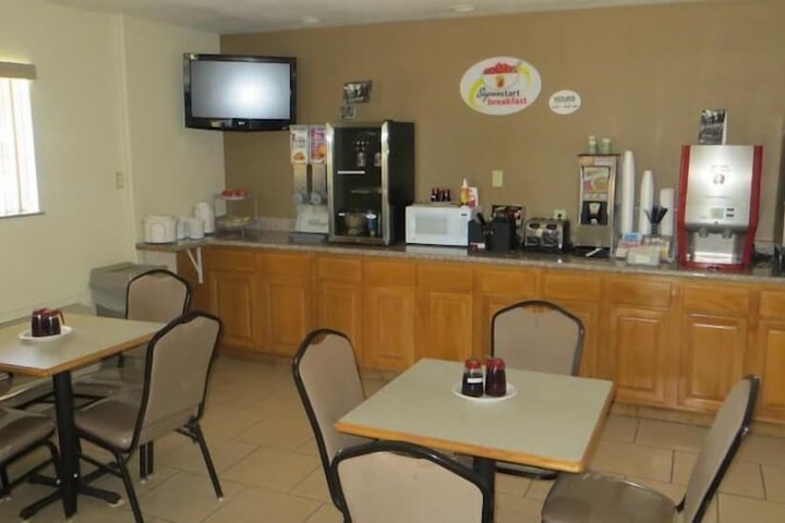 Breakfast/Coffee Service 34 of 47