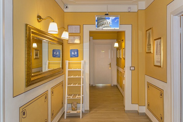 Ballroom/Hall 45 of 52