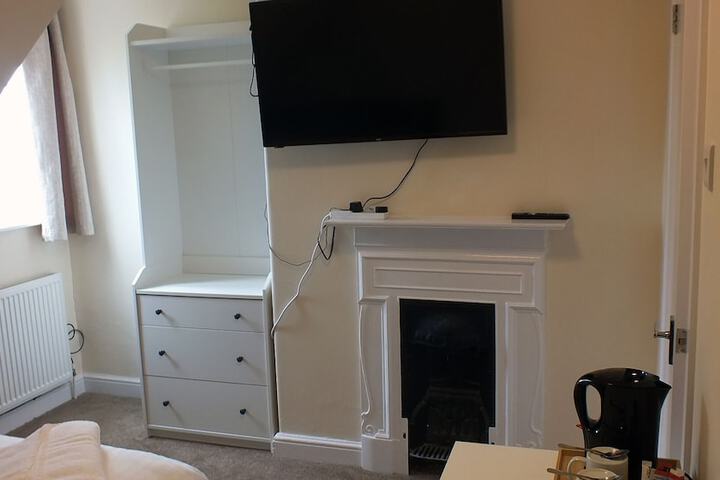 Room 17 of 38