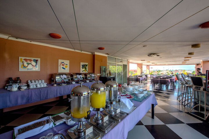 Breakfast/Coffee Service 118 of 160