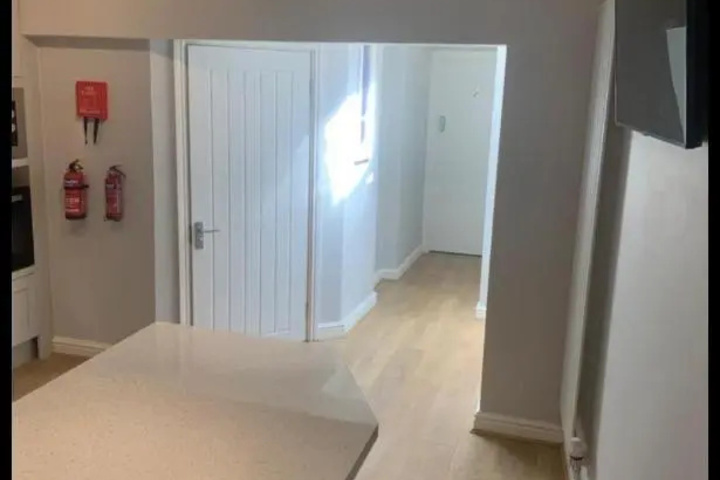 Room 8 of 9