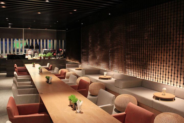 Lounge 39 of 50