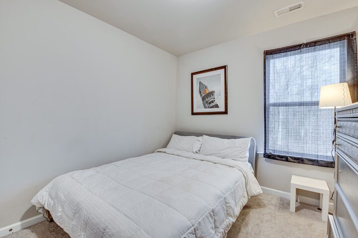 Union City Townhome: 17 Mi to Downtown Atlanta!