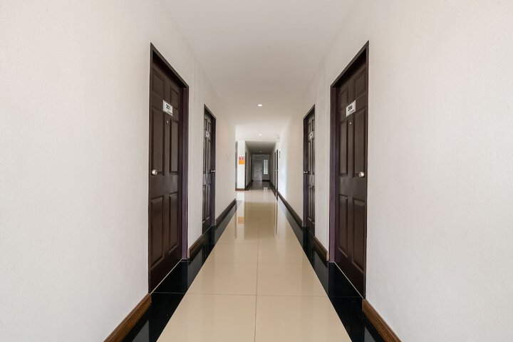 Ballroom/Hall 24 of 27