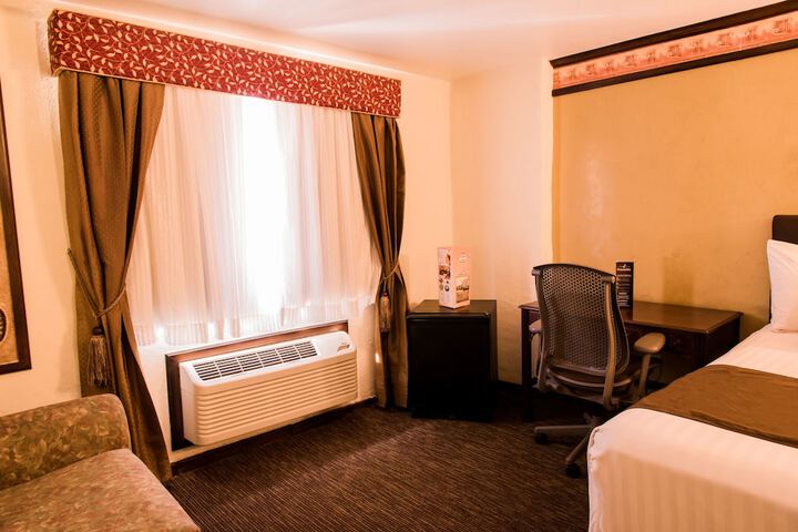 Room 22 of 48