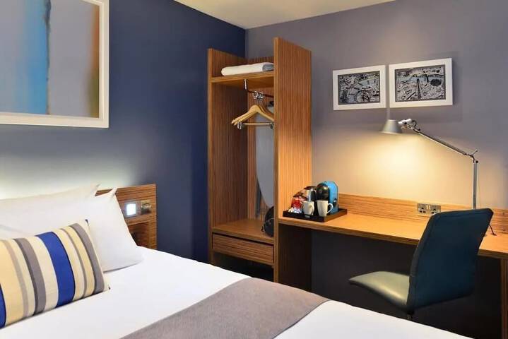 Room 2 of 39