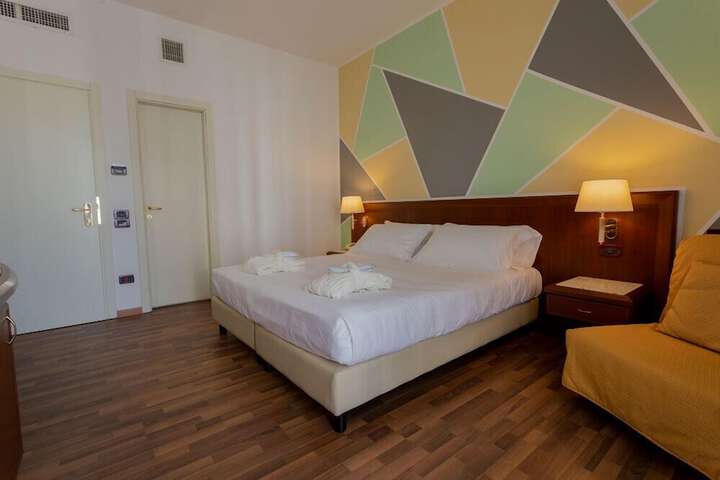 Room 10 of 67