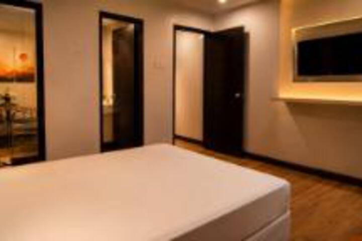 Room 8 of 18