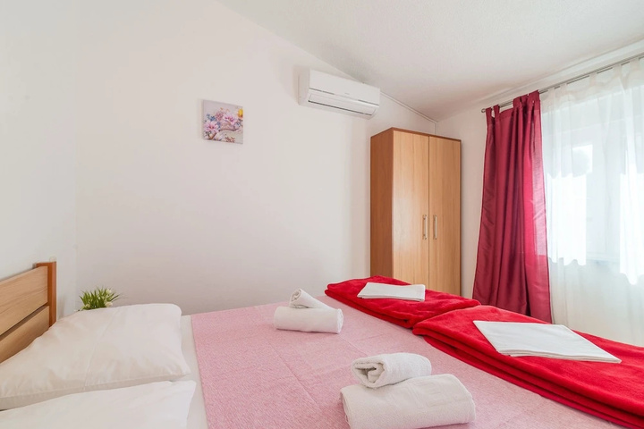 Room 5 of 20