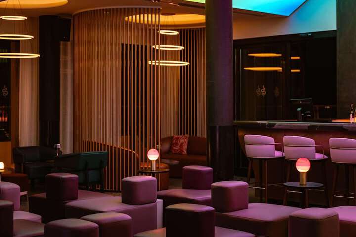 Lounge 170 of 177