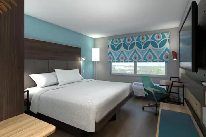 1 King Bed with Walk in Shower (14 of 17)