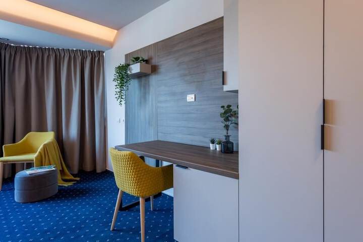 Room 8 of 21