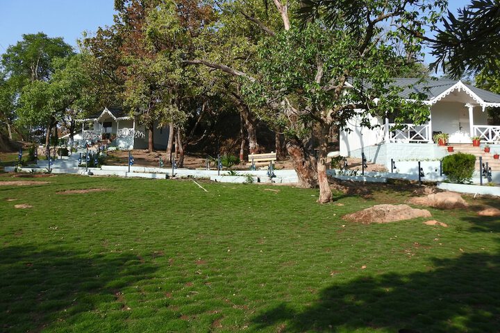 Hotel Exterior 55 of 60