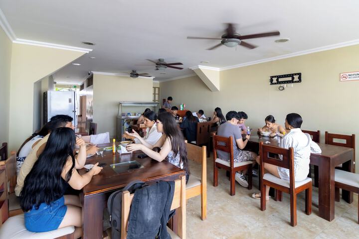 Dining 27 of 31