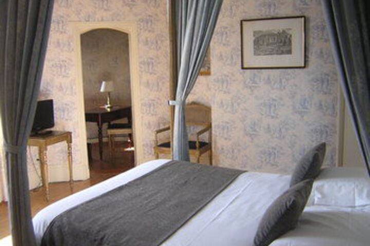 Room 10 of 25