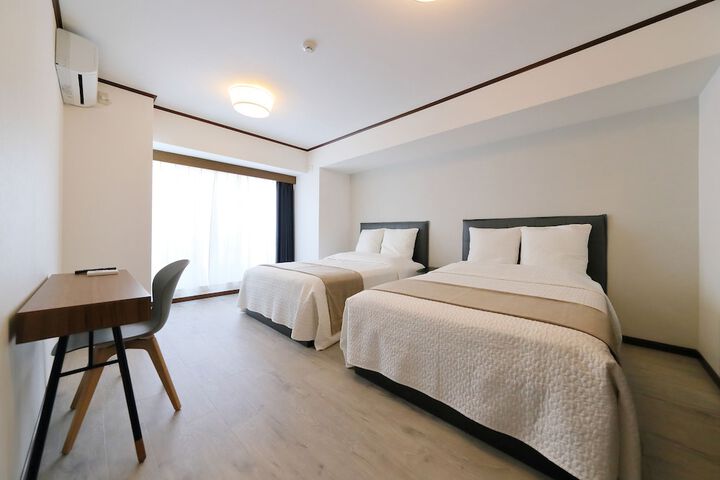 Room 3 of 16