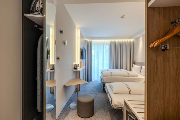 Room 32 of 72