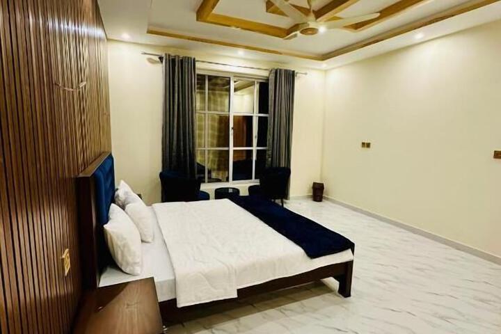 Room 9 of 10