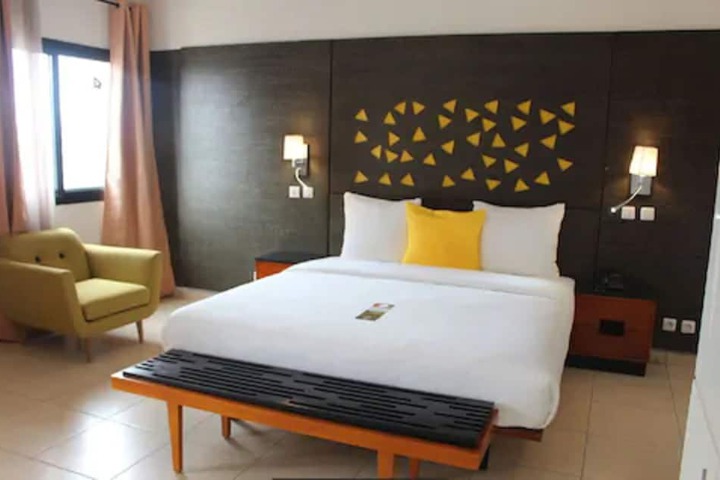 Room 4 of 28