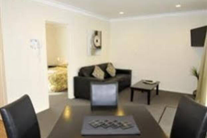 Room 3 of 10
