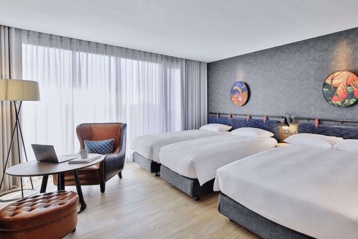 Room 16 of 44