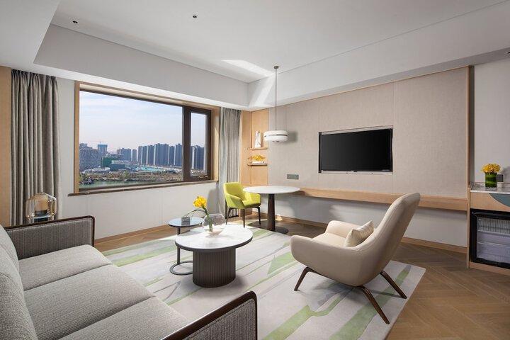 Room 8 of 97