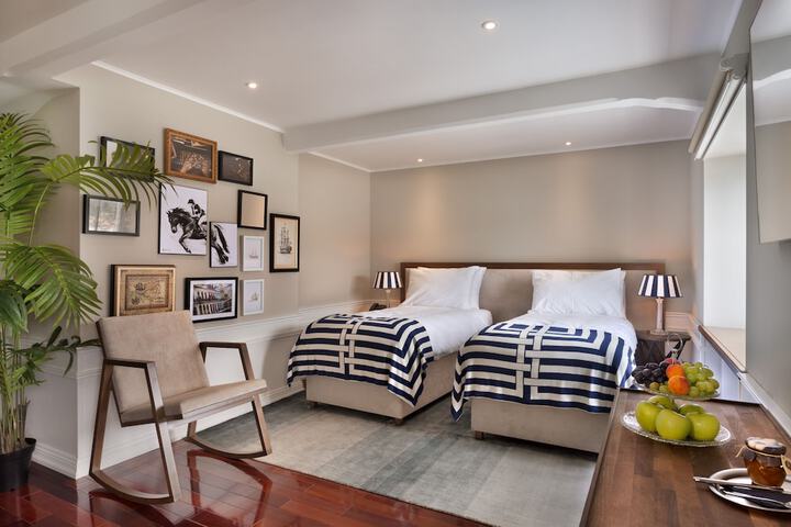 Room 16 of 115