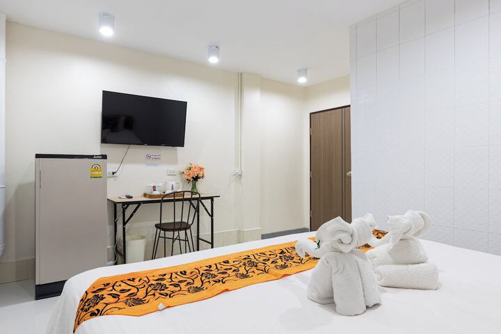 Room 7 of 27