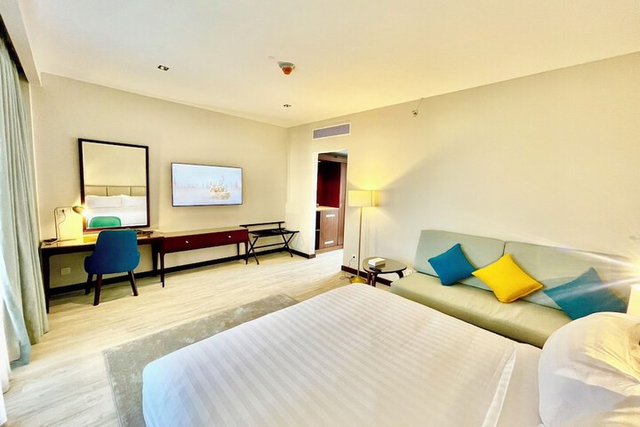 Room 10 of 83