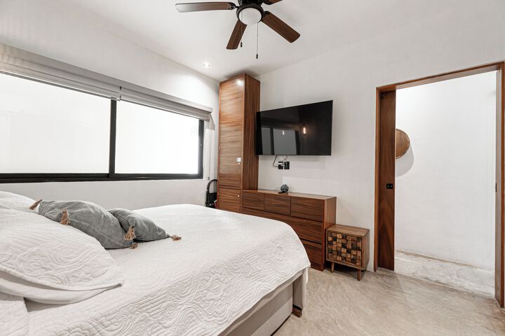Room 32 of 35