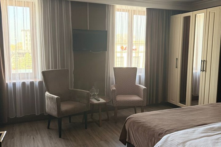 Room 11 of 29