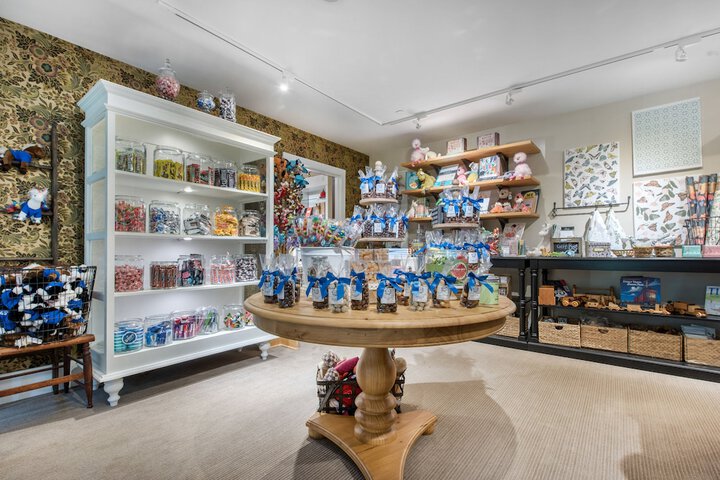 Gift Shop 143 of 186