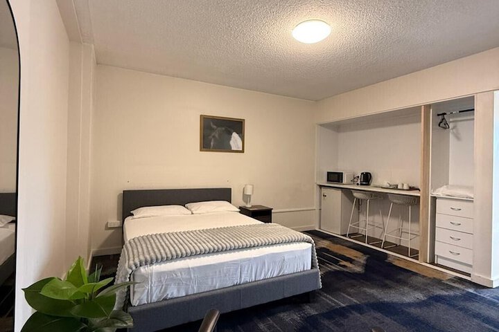Room 12 of 27