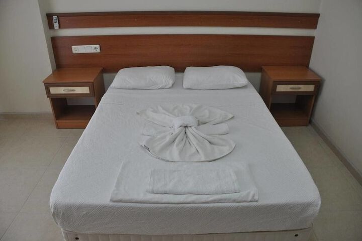 Room 6 of 42