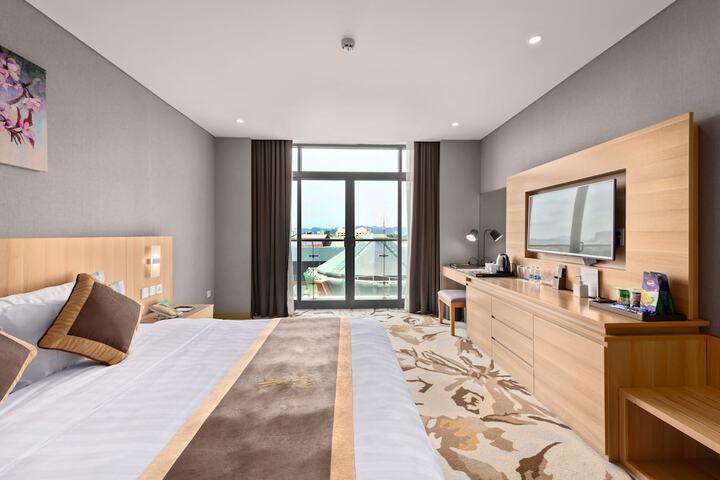 Room 46 of 122