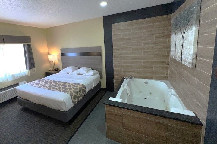 1 King Bed (5 of 11)